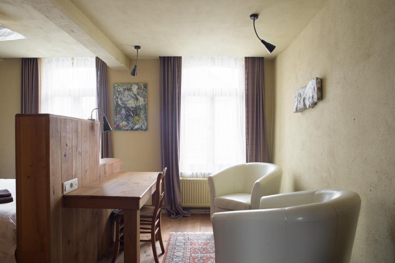 Poeziehotel Surplace - 15 Min Van Pairi Daiza & Industriezone Ghislenghien Bever Exterior foto